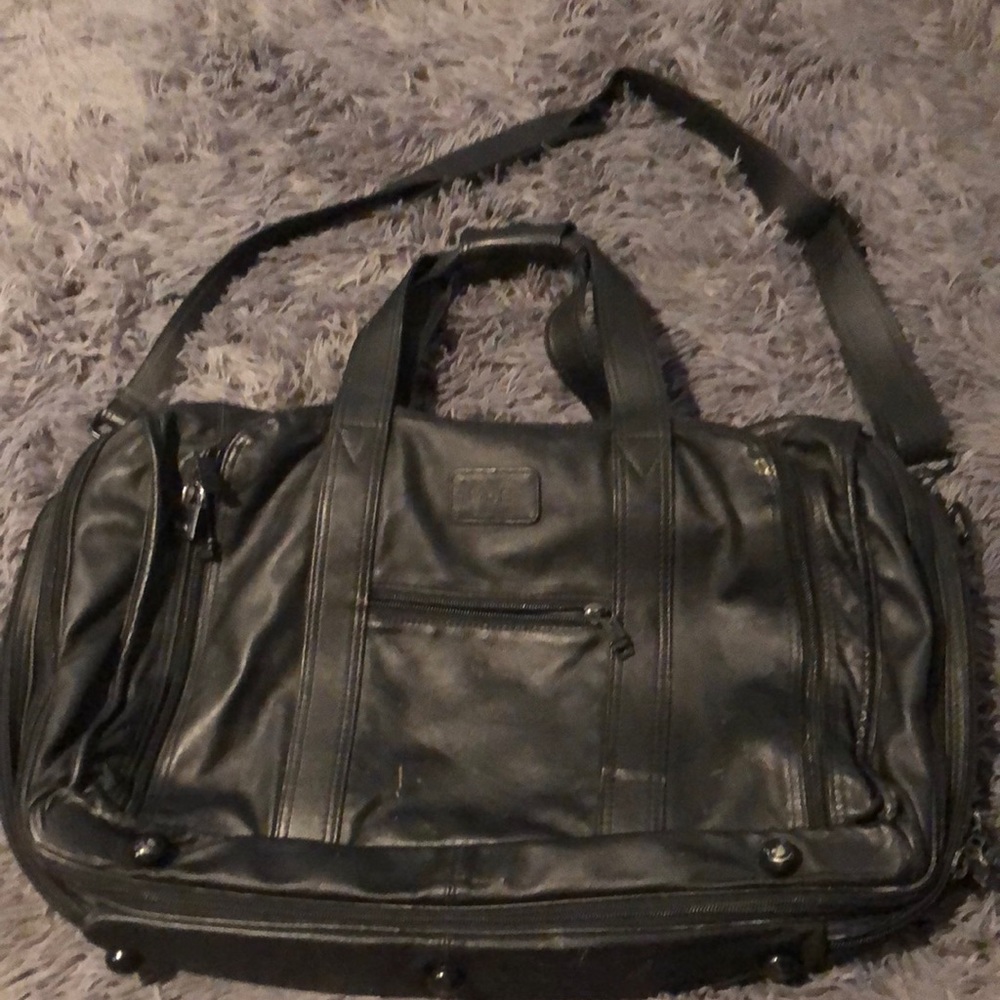 Tumi 978D3 Black Leather Expandable Duffle (used)